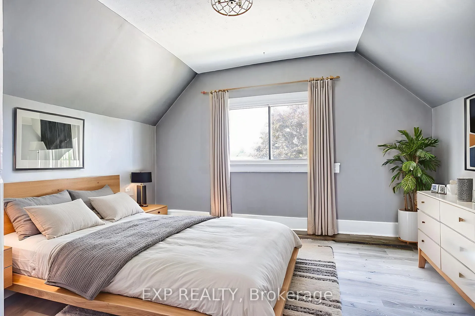 Photo 21 of 134 Rosslyn Avenue N, Hamilton, Crown Point — HOMEH