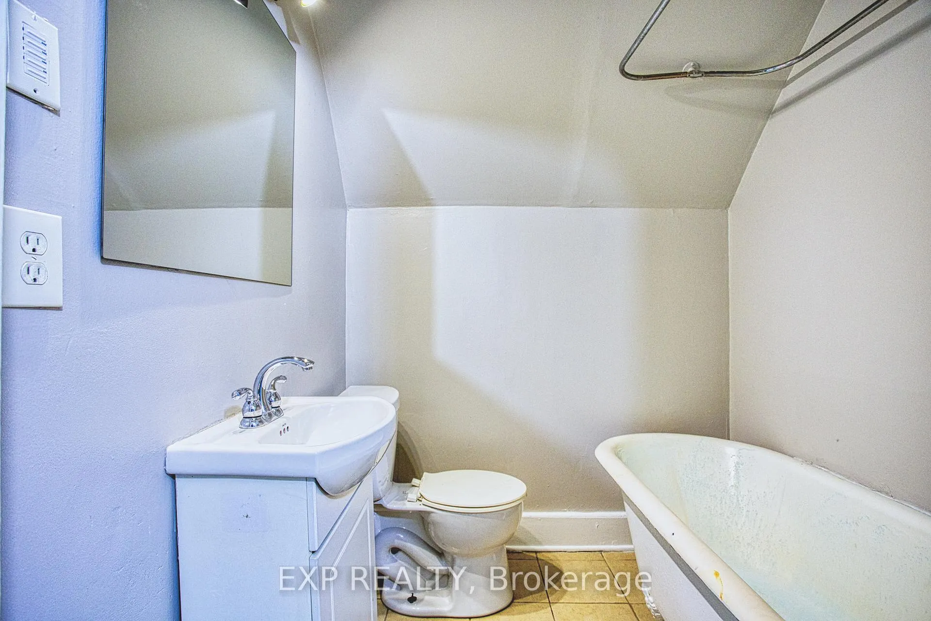 Photo 22 of 134 Rosslyn Avenue N, Hamilton, Crown Point — HOMEH