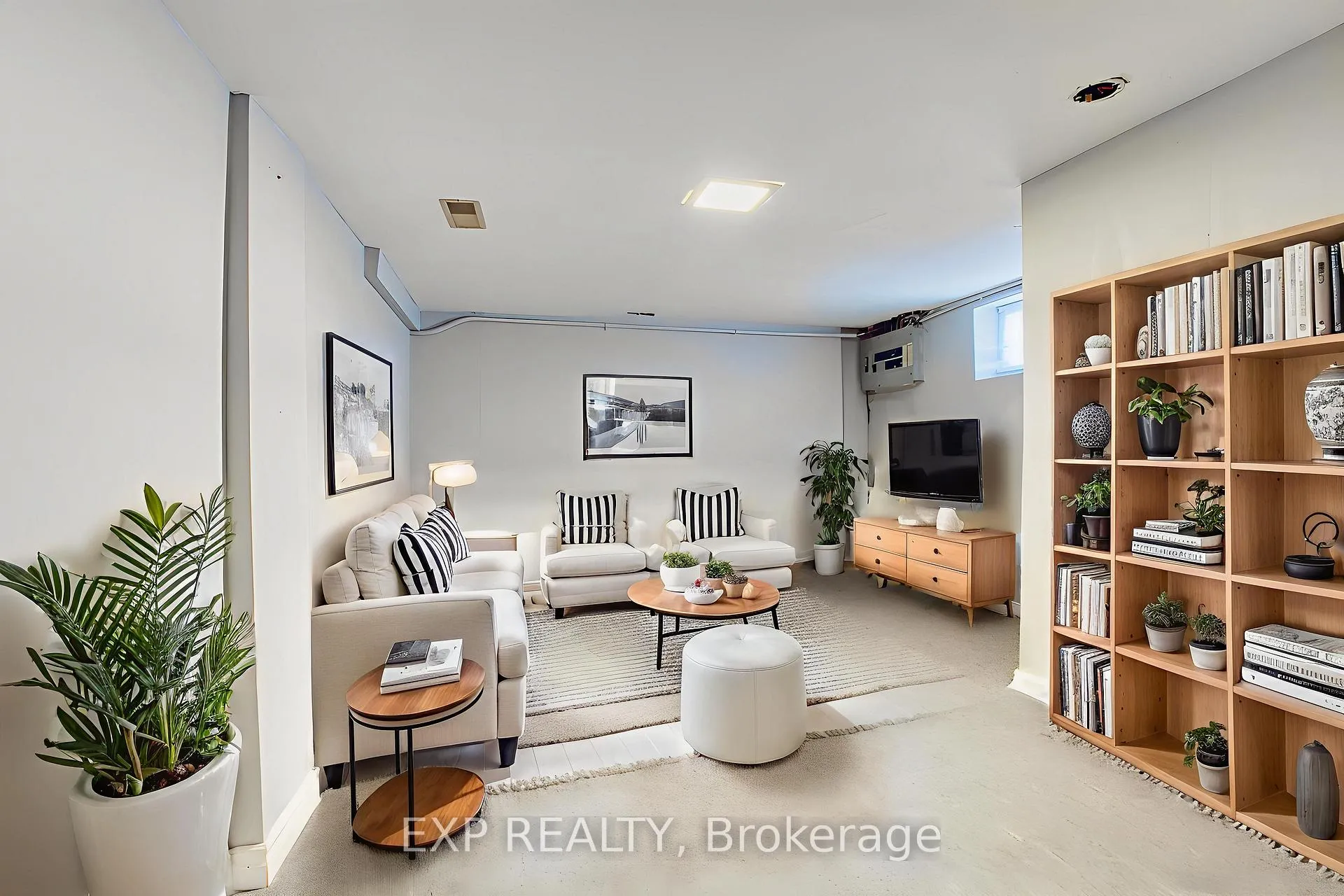 Photo 23 of 134 Rosslyn Avenue N, Hamilton, Crown Point — HOMEH