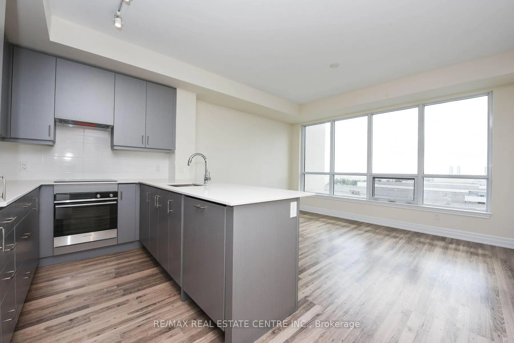Photo 16 of Unit 508, 9075 Jane Street, Vaughan, Concord — HOMEH