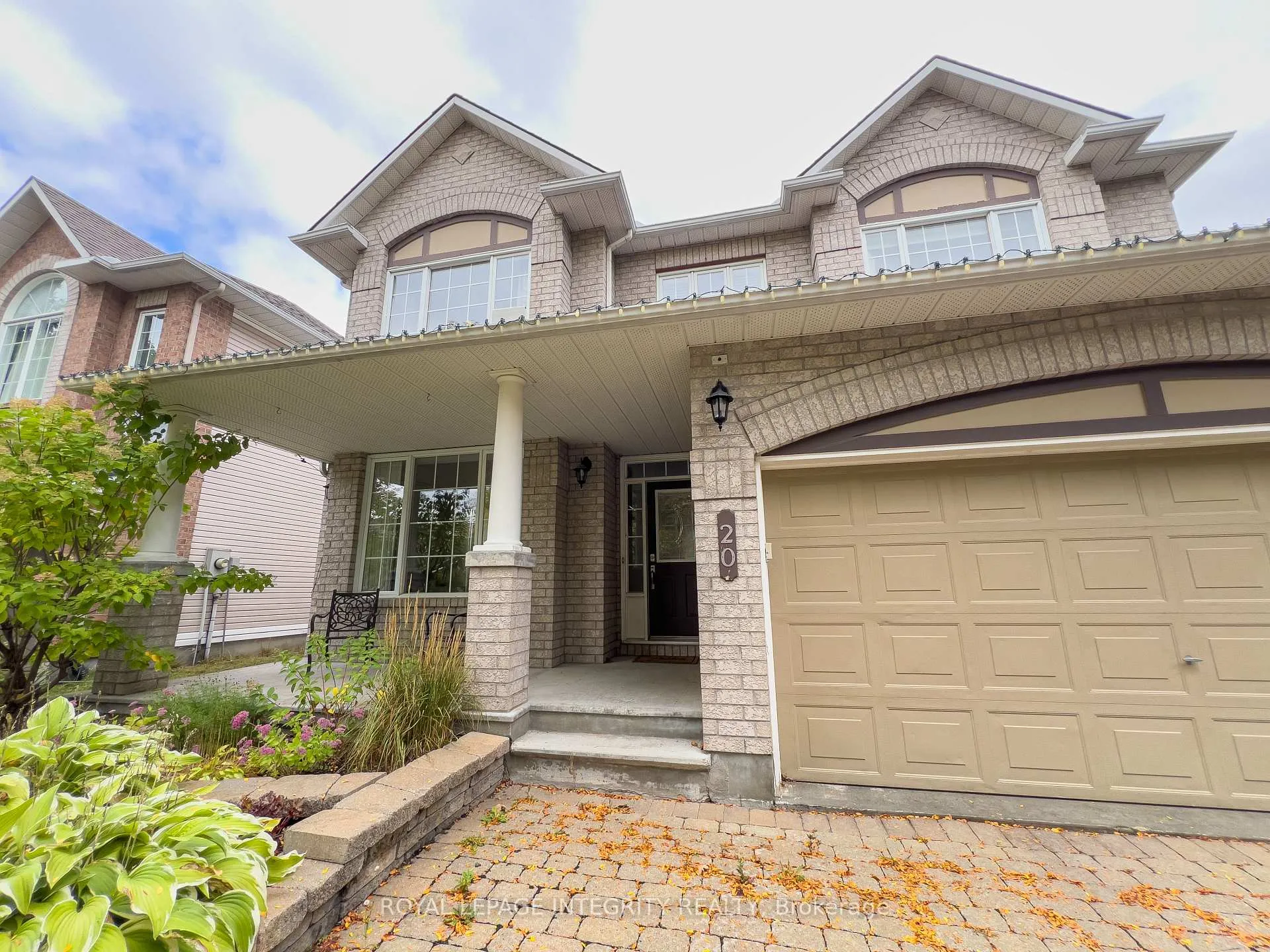 Photo 2 of 20 Farmfield Crescent, Ottawa, Kanata - Emerald Meadows/Trailwest — HOMEH