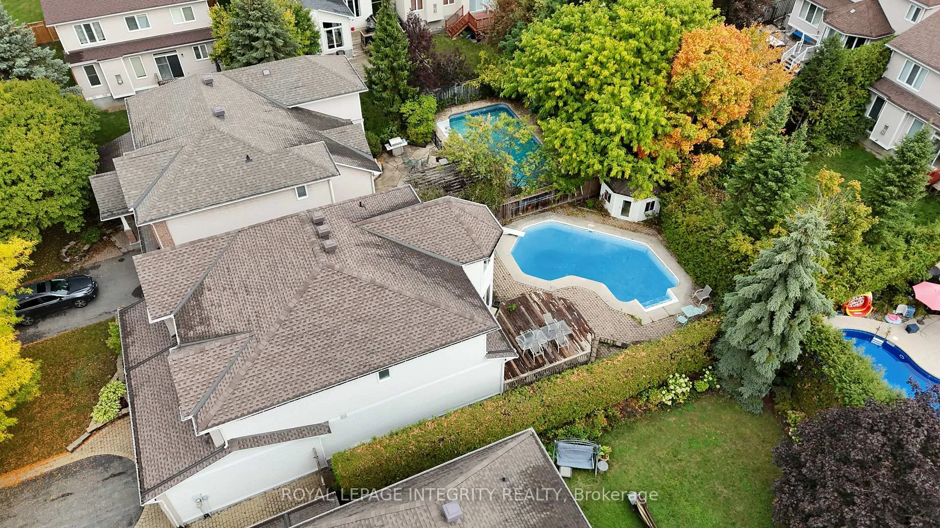 Photo 4 of 20 Farmfield Crescent, Ottawa, Kanata - Emerald Meadows/Trailwest — HOMEH