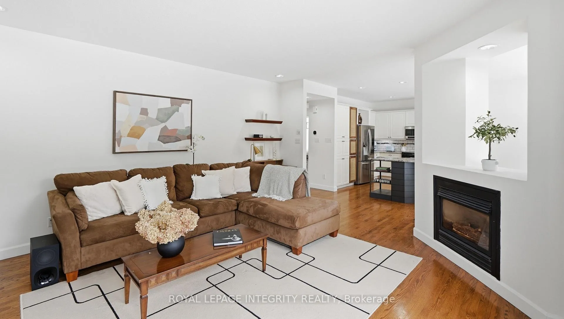 Photo 13 of 20 Farmfield Crescent, Ottawa, Kanata - Emerald Meadows/Trailwest — HOMEH
