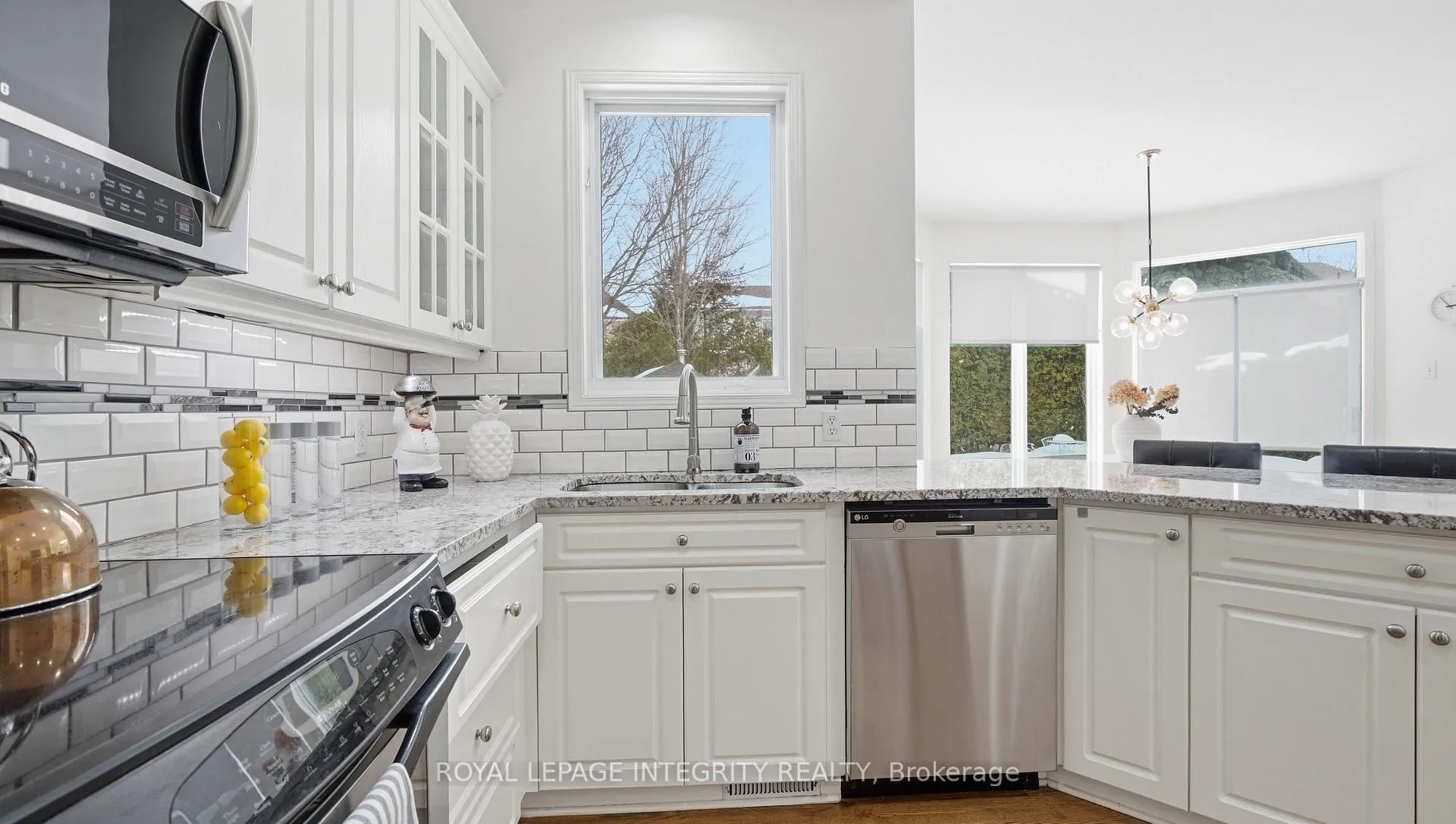 Photo 16 of 20 Farmfield Crescent, Ottawa, Kanata - Emerald Meadows/Trailwest — HOMEH