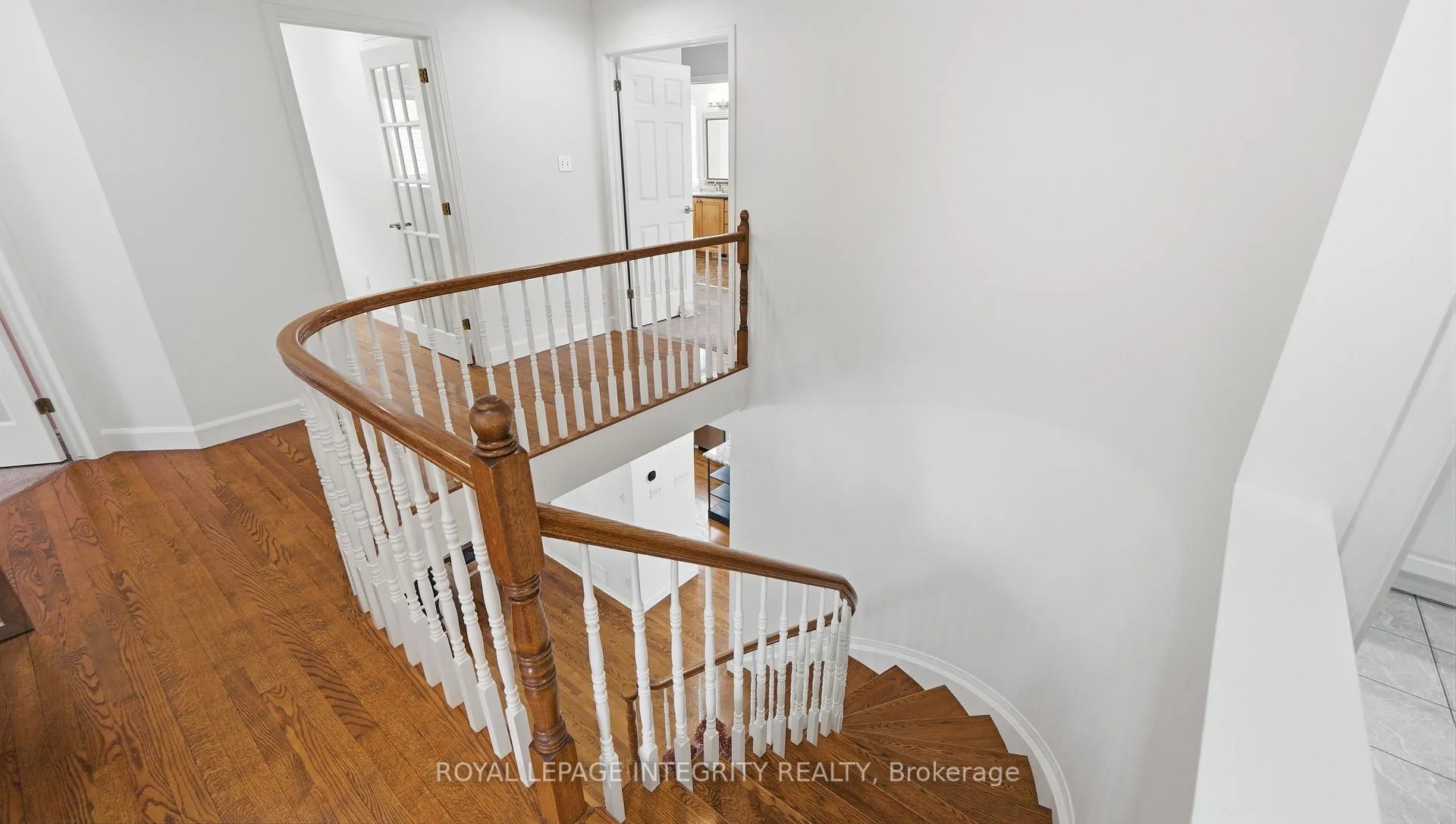 Photo 20 of 20 Farmfield Crescent, Ottawa, Kanata - Emerald Meadows/Trailwest — HOMEH