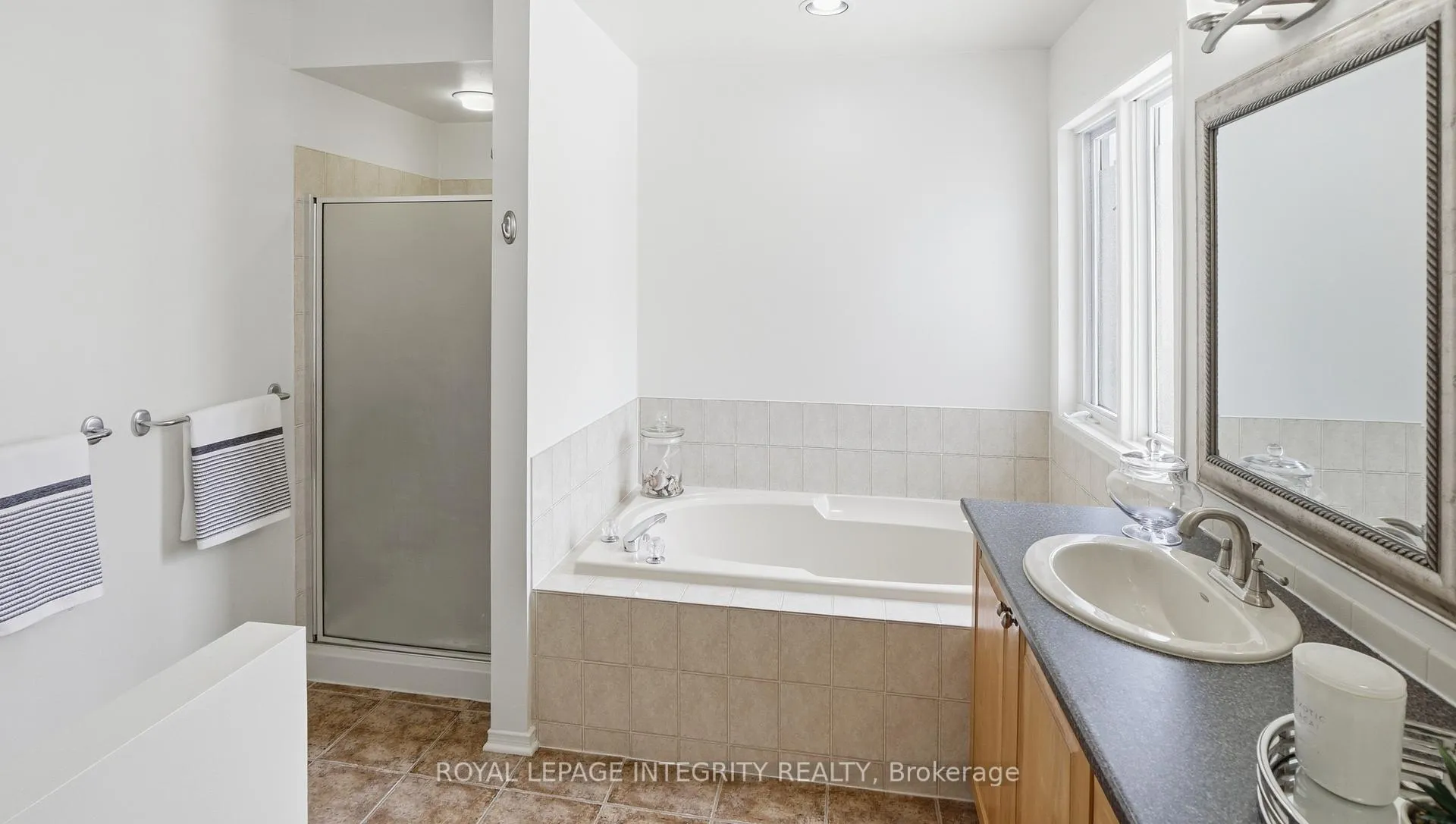 Photo 24 of 20 Farmfield Crescent, Ottawa, Kanata - Emerald Meadows/Trailwest — HOMEH
