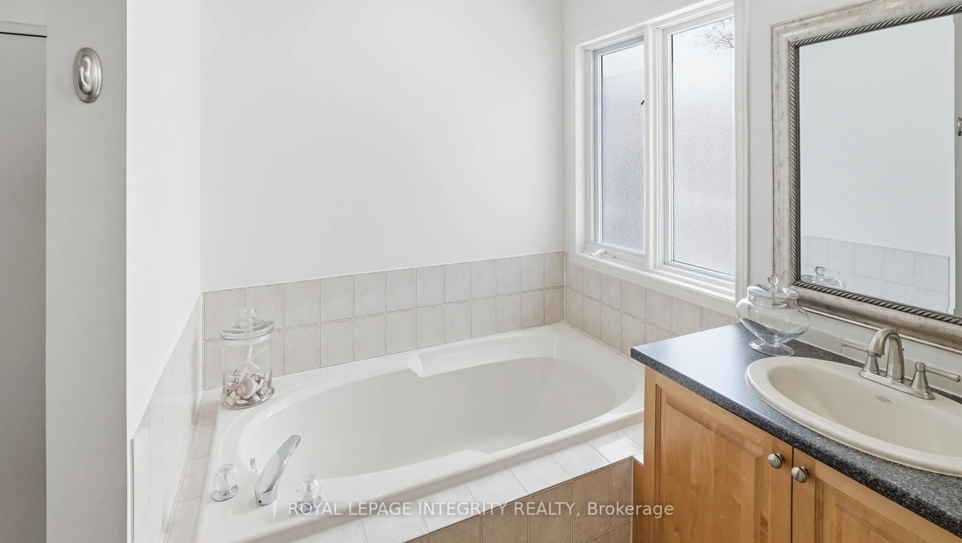 Photo 25 of 20 Farmfield Crescent, Ottawa, Kanata - Emerald Meadows/Trailwest — HOMEH