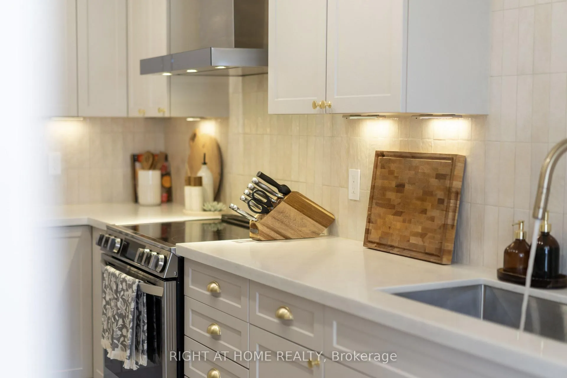 Photo 6 of 7 Drew Court, Whitby, Pringle Creek — HOMEH