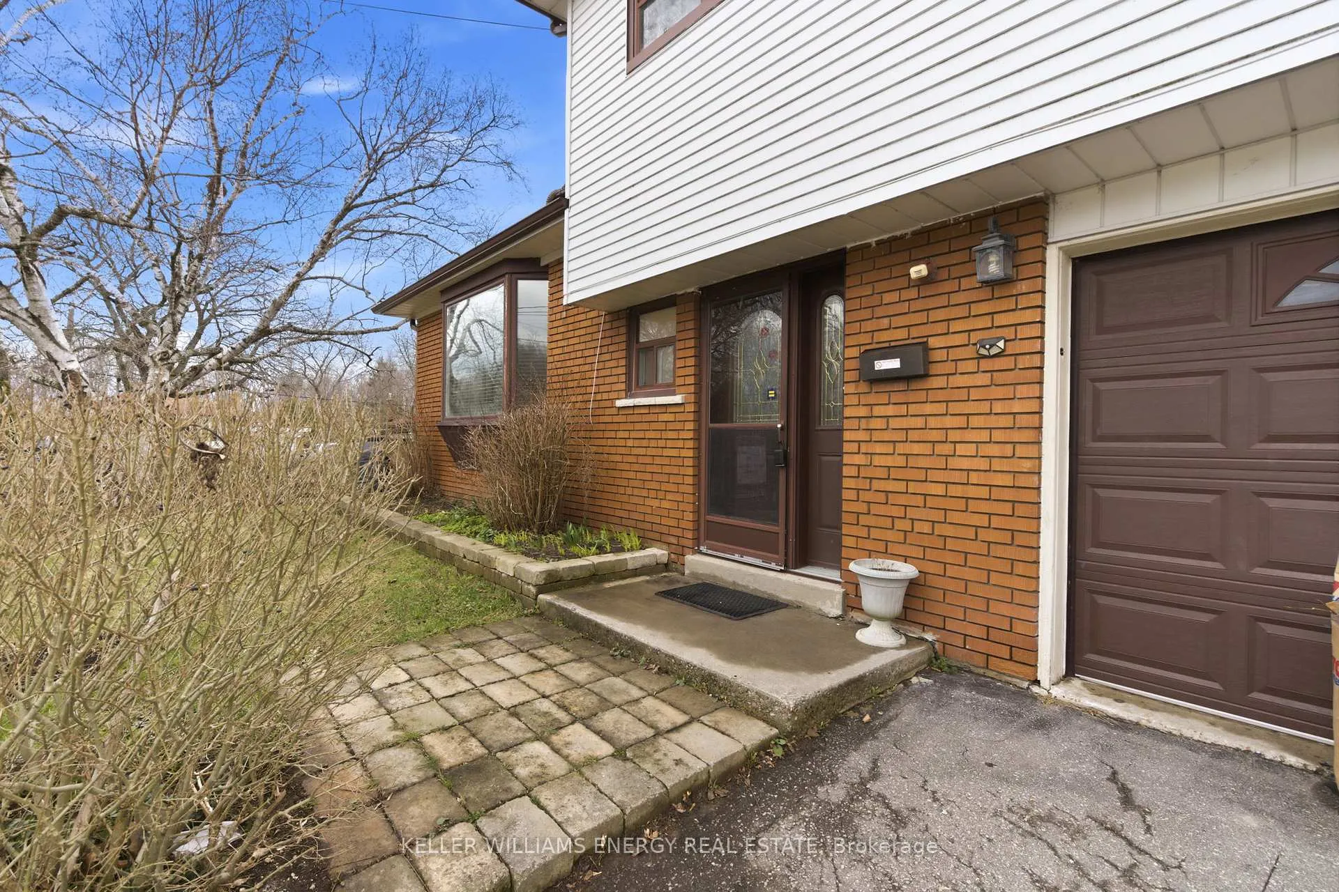 Photo 3 of 20 Ravenview Drive, Scarborough, West Hill — HOMEH