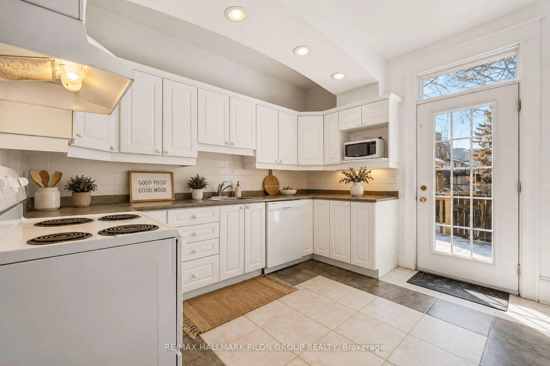 Photo 6 of 132 Beausoleil Drive, Ottawa, Lower Town — HOMEH