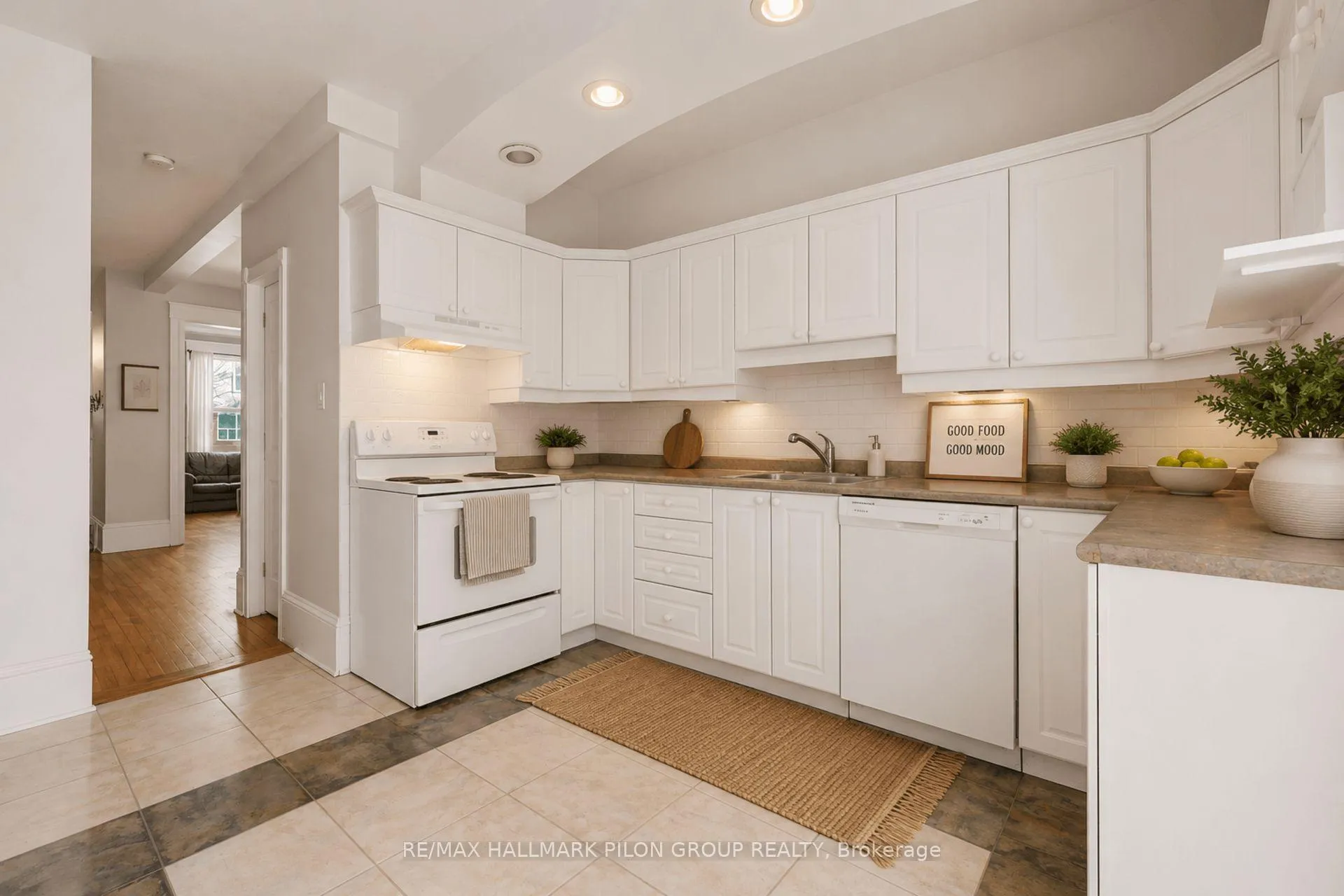 Photo 7 of 132 Beausoleil Drive, Ottawa, Lower Town — HOMEH