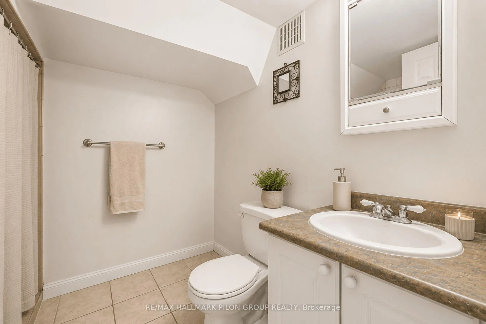 Photo 15 of 132 Beausoleil Drive, Ottawa, Lower Town — HOMEH