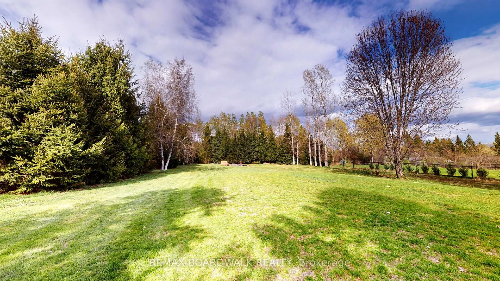 Photo 3 of 7 Meadowview Drive, North Grenville, North Grenville Twp (Kemptville South) — HOMEH