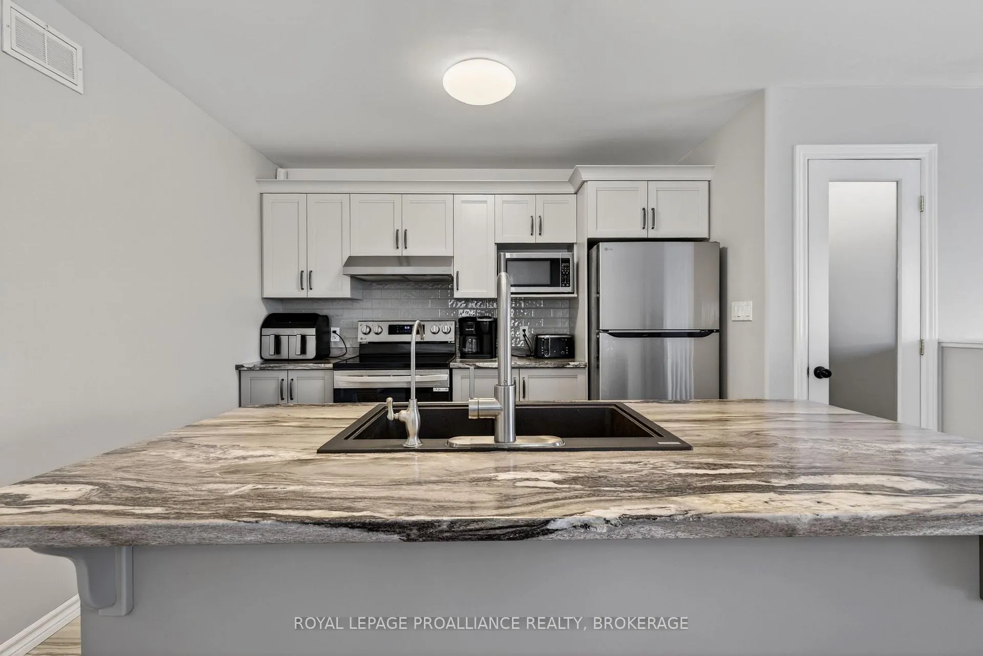 Photo 10 of 182 Briceland Street, Kingston, Rideau — HOMEH