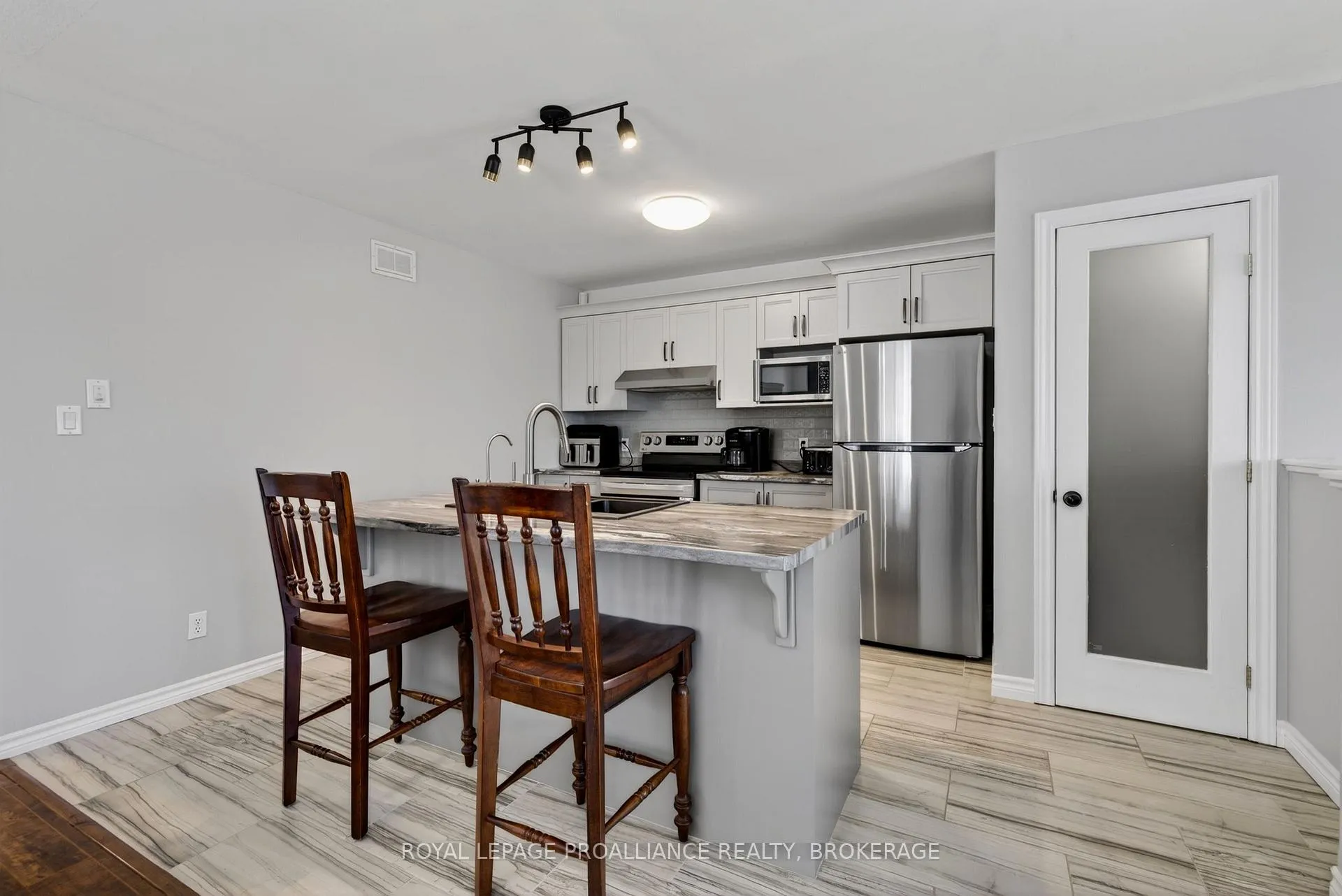 Photo 11 of 182 Briceland Street, Kingston, Rideau — HOMEH