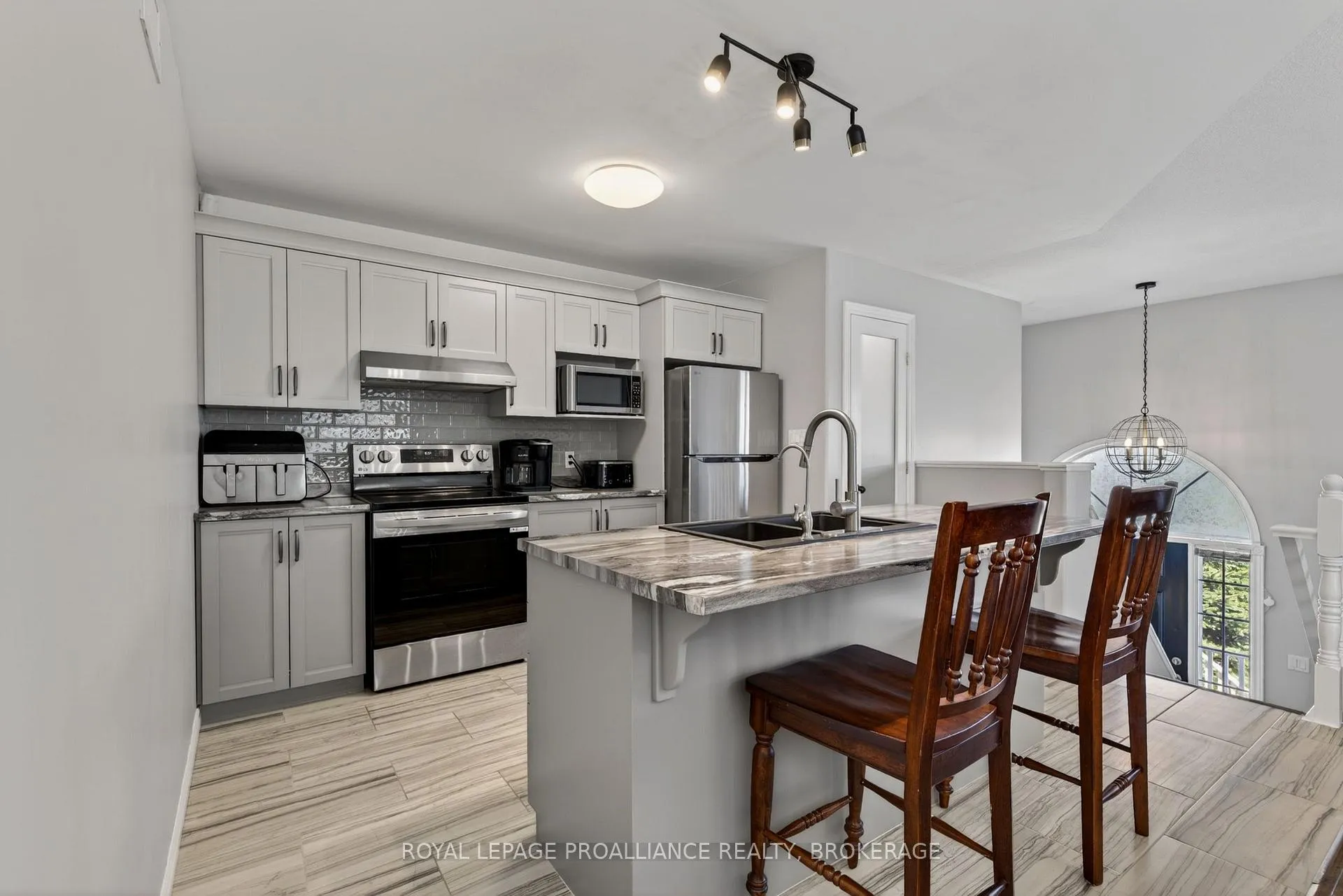 Photo 12 of 182 Briceland Street, Kingston, Rideau — HOMEH