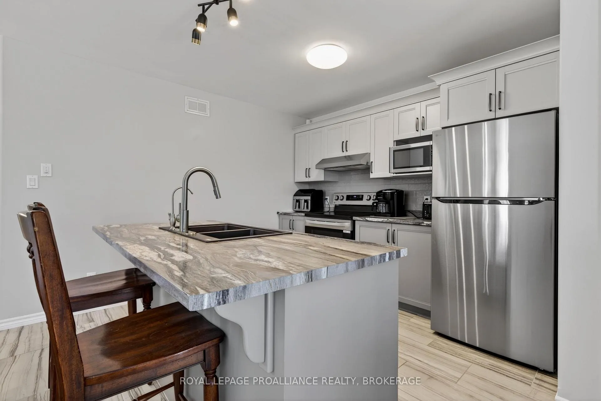 Photo 13 of 182 Briceland Street, Kingston, Rideau — HOMEH