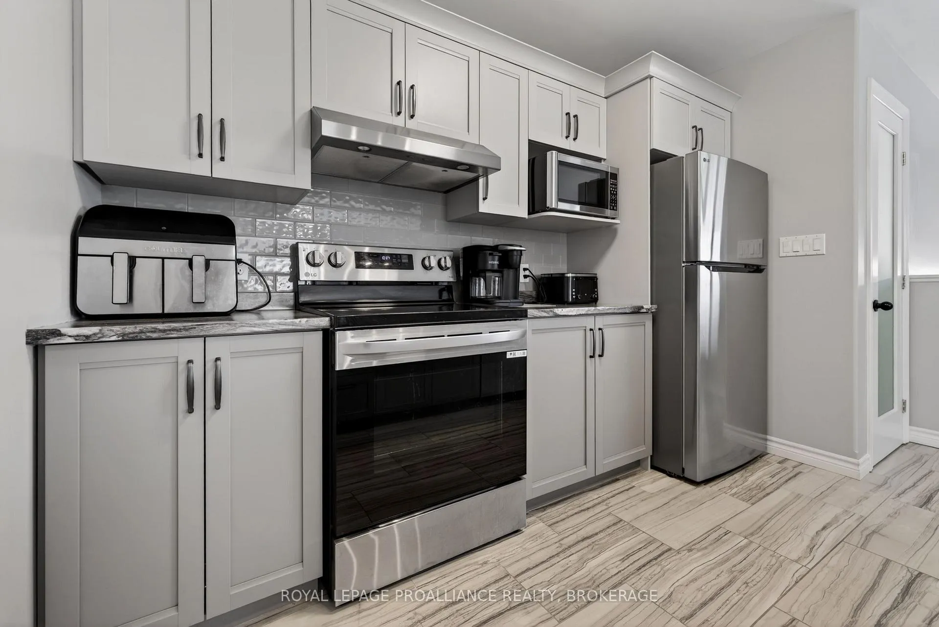 Photo 16 of 182 Briceland Street, Kingston, Rideau — HOMEH