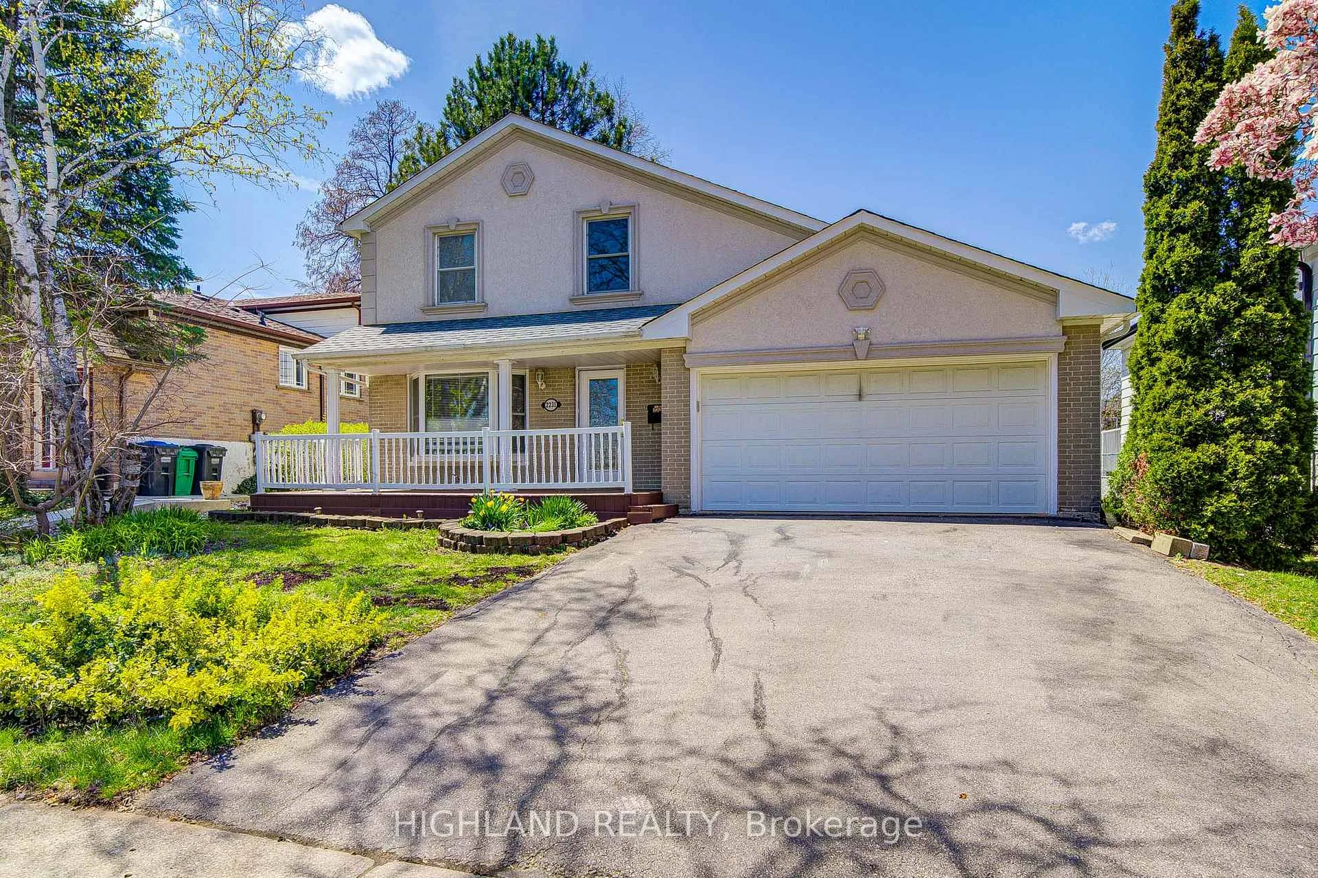 Front of 2231 Buttonbush Crescent