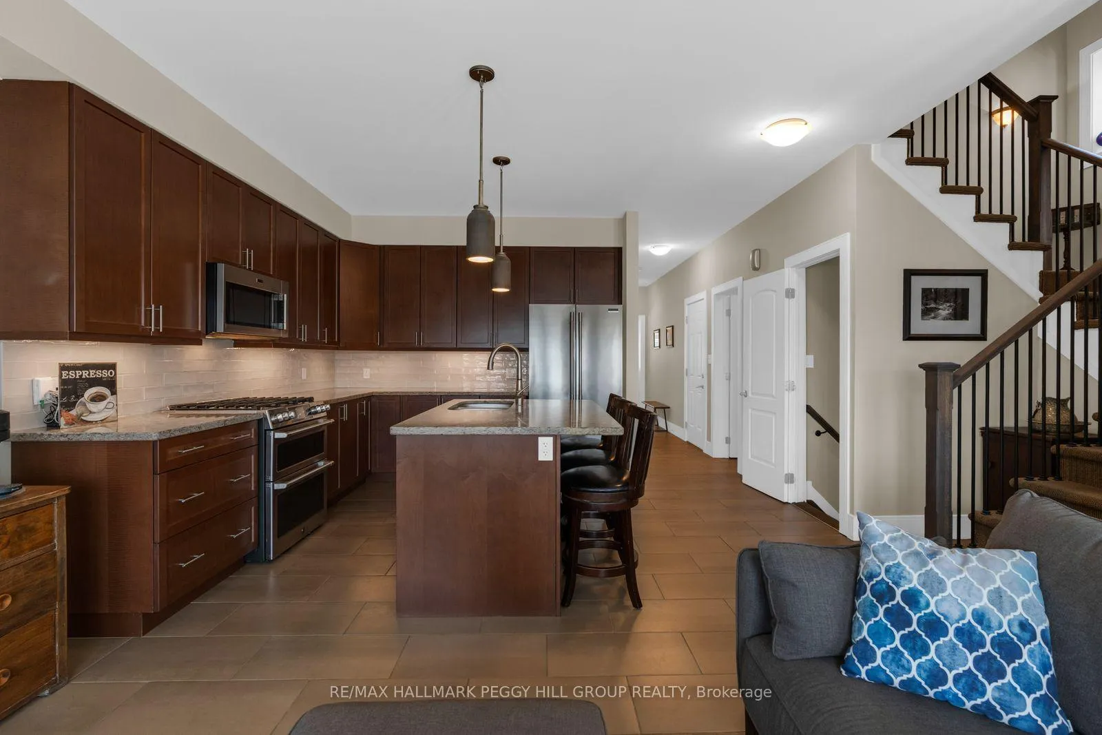 Photo 6 of Unit 21, 10 Invermara Court, Orillia — HOMEH