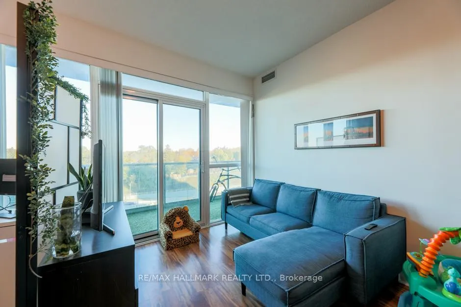 Photo 7 of Unit 423, 35 Brian Peck Crescent, Toronto, Leaside — HOMEH