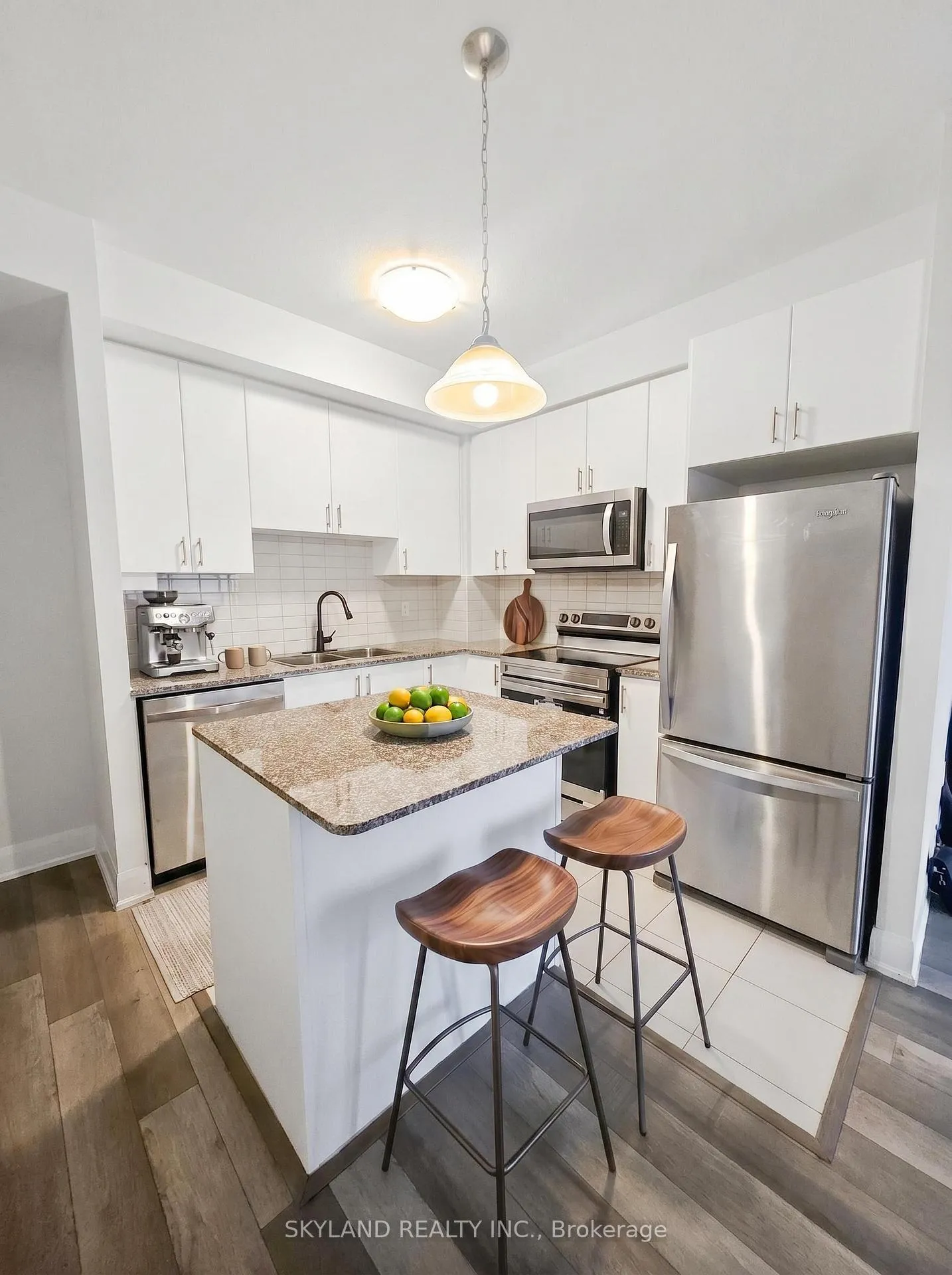 Photo 7 of Unit 903, 2900 Highway 7 Road, Vaughan, Concord — HOMEH