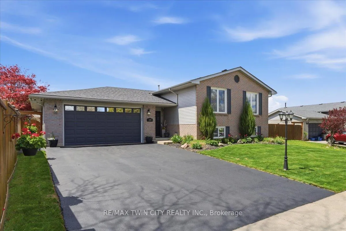 Photo 2 of 139 Branlyn Crescent, Brantford — HOMEH