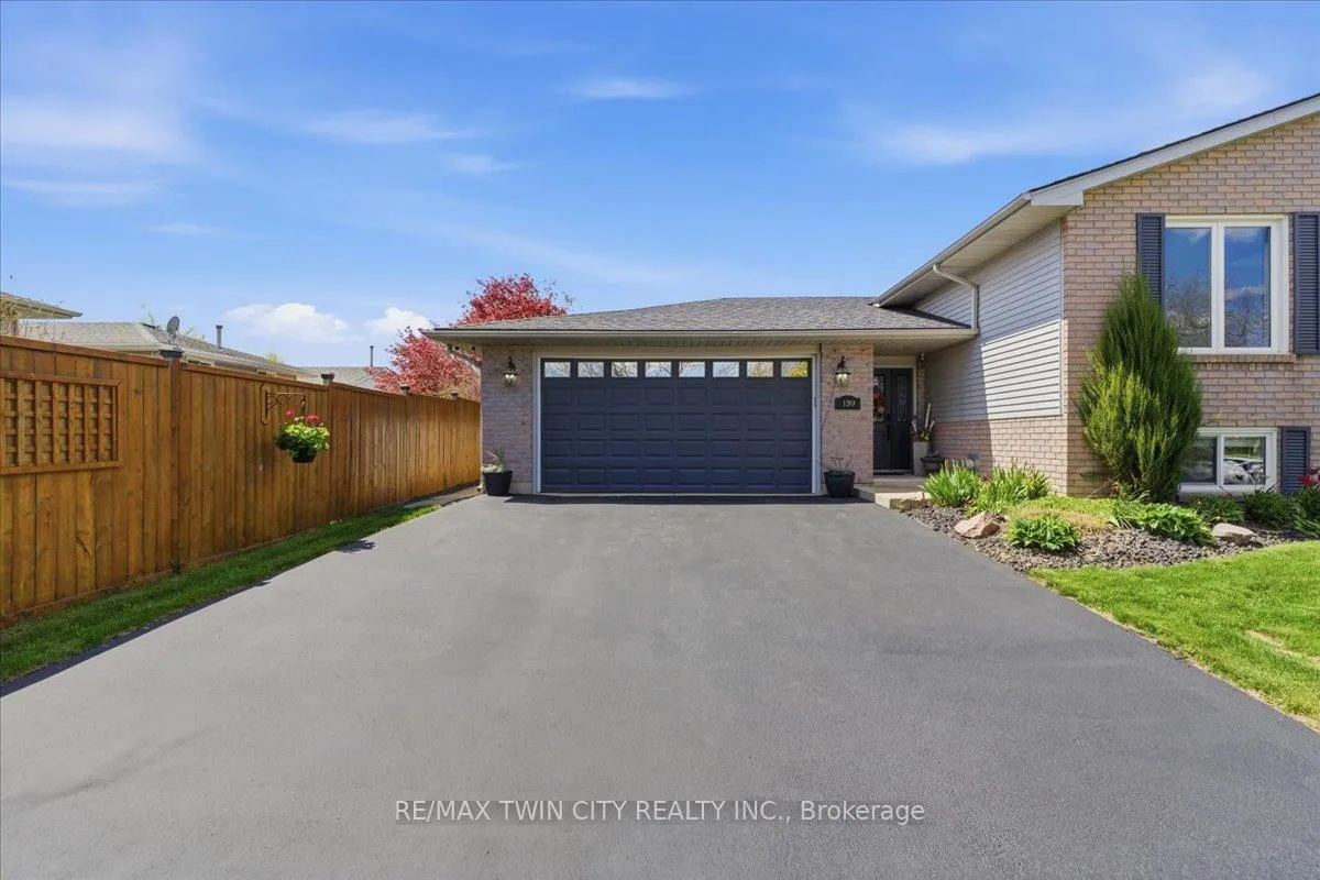 Photo 3 of 139 Branlyn Crescent, Brantford — HOMEH