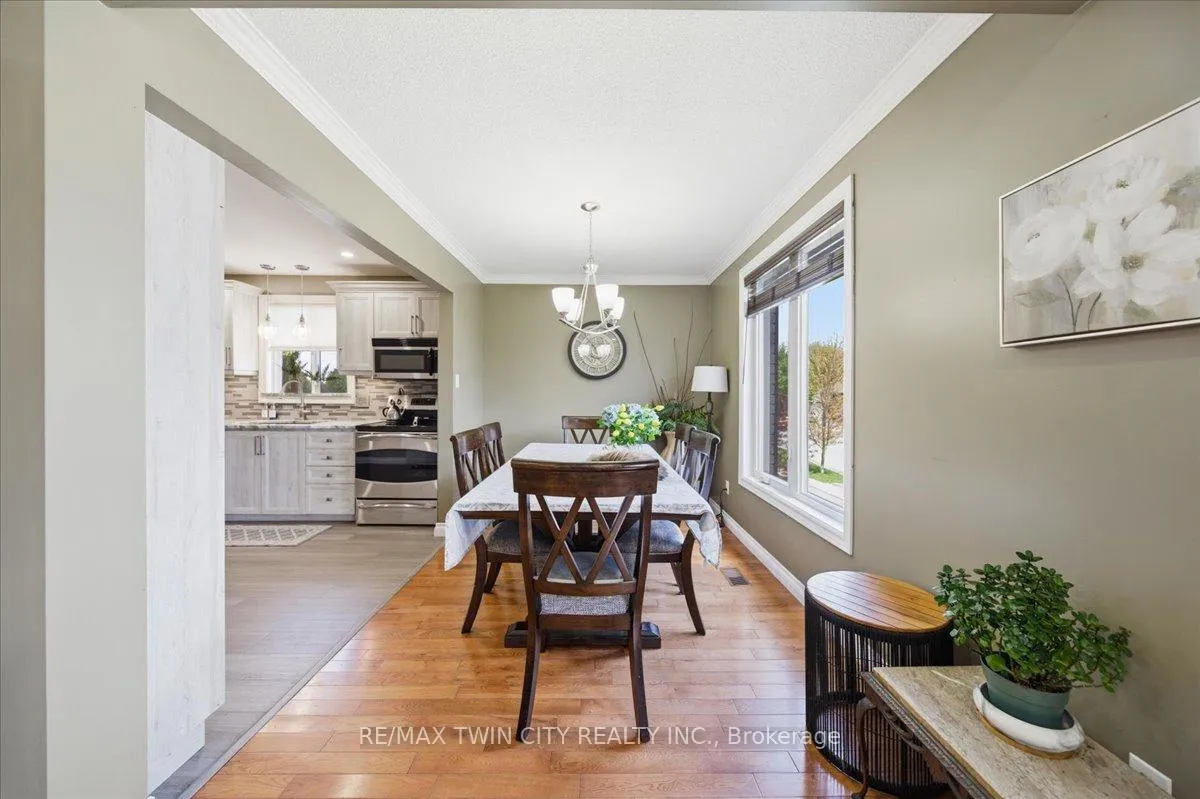 Photo 13 of 139 Branlyn Crescent, Brantford — HOMEH