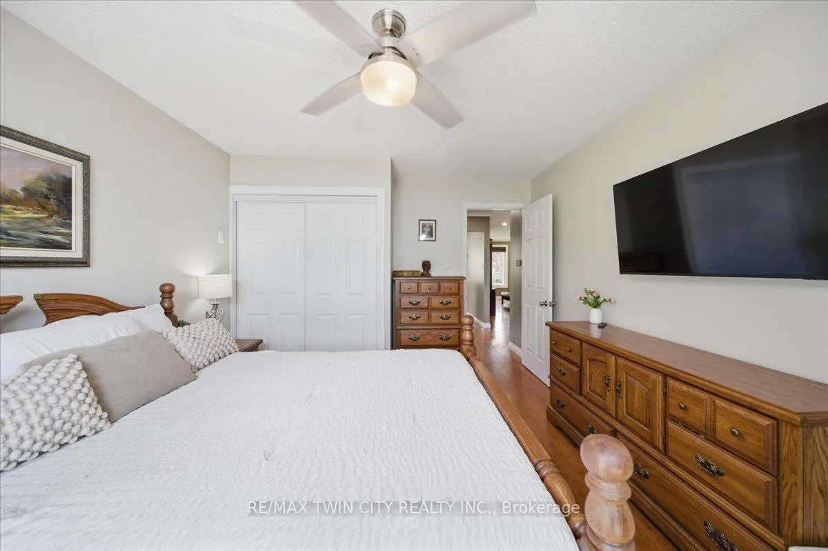 Photo 19 of 139 Branlyn Crescent, Brantford — HOMEH