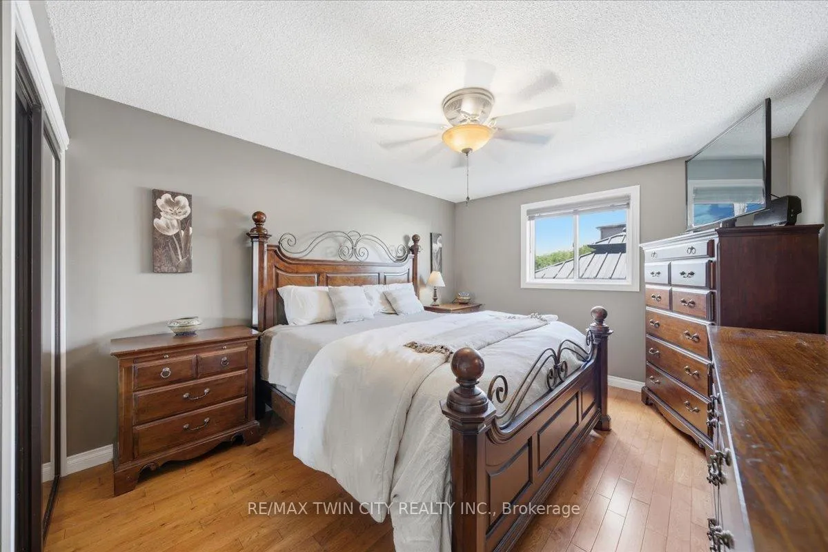 Photo 20 of 139 Branlyn Crescent, Brantford — HOMEH