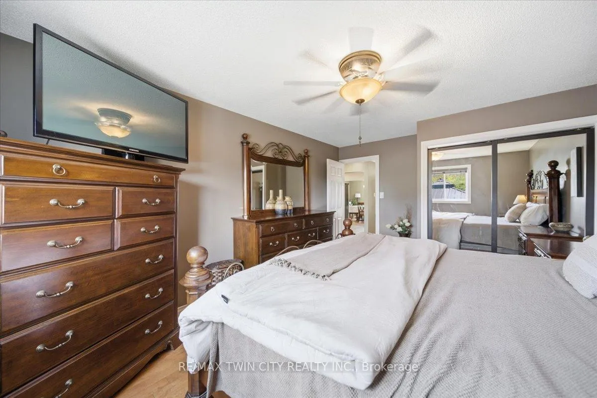 Photo 21 of 139 Branlyn Crescent, Brantford — HOMEH