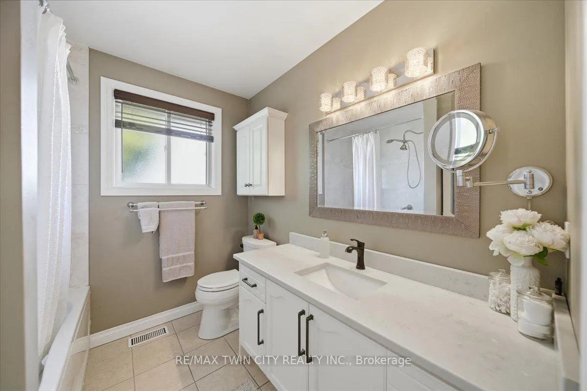 Photo 22 of 139 Branlyn Crescent, Brantford — HOMEH