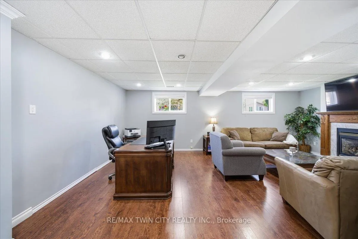 Photo 24 of 139 Branlyn Crescent, Brantford — HOMEH