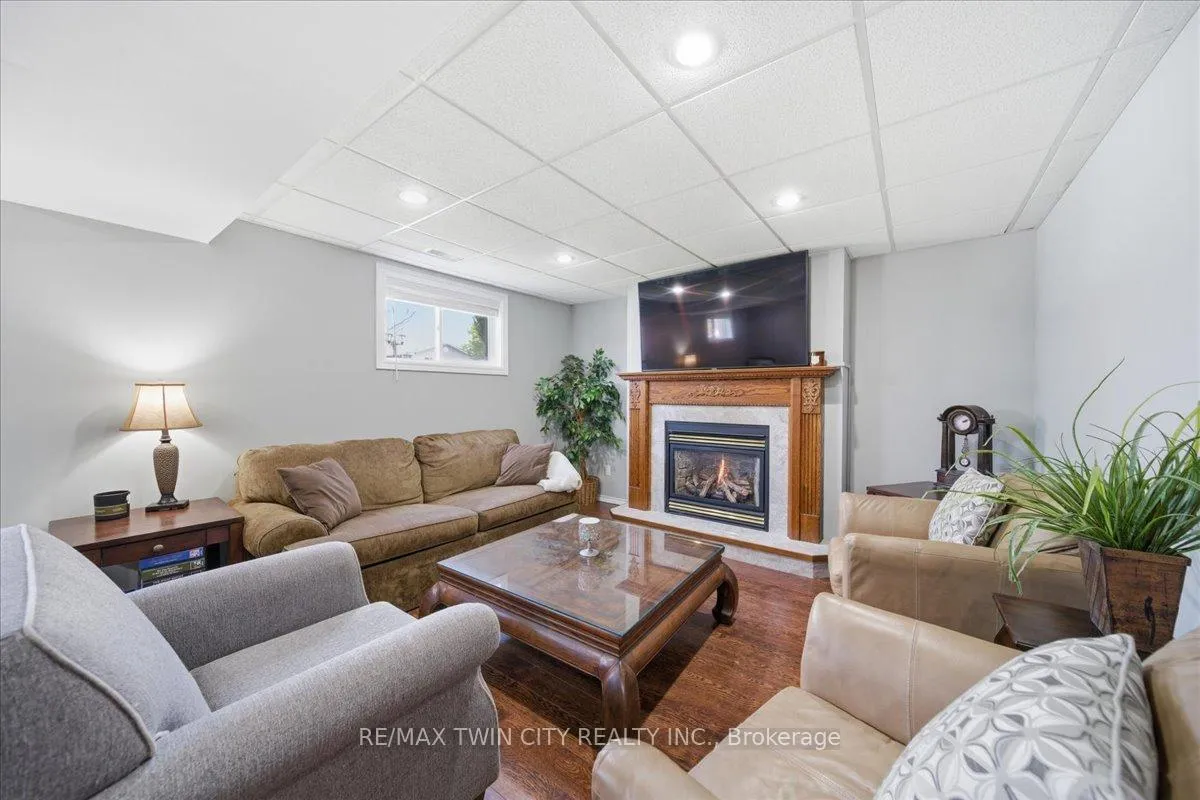 Photo 25 of 139 Branlyn Crescent, Brantford — HOMEH