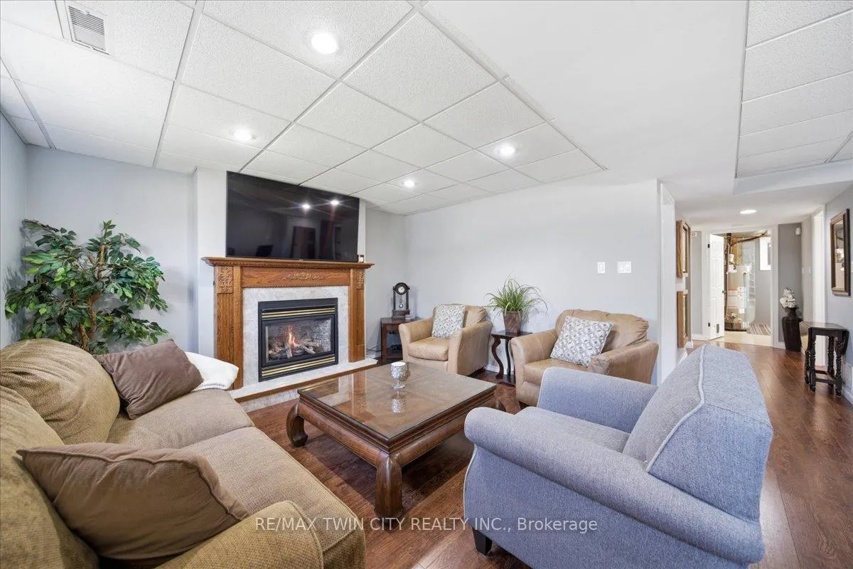 Photo 26 of 139 Branlyn Crescent, Brantford — HOMEH