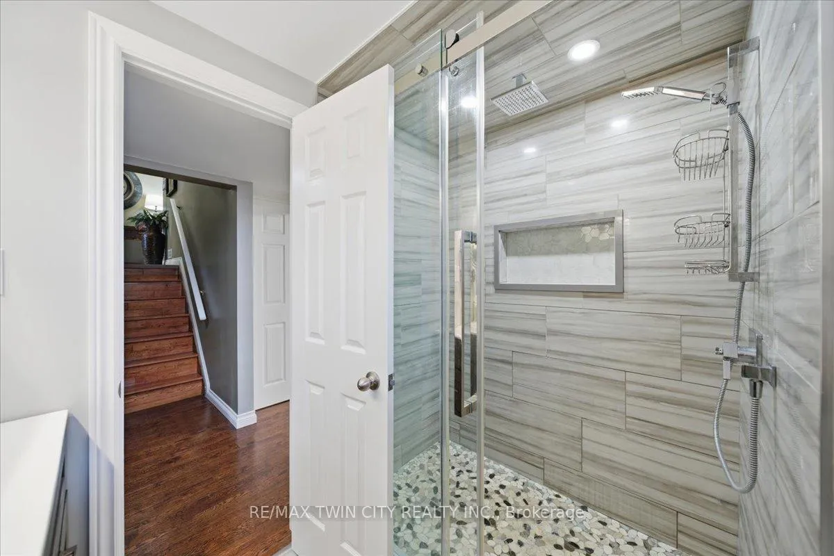 Photo 32 of 139 Branlyn Crescent, Brantford — HOMEH