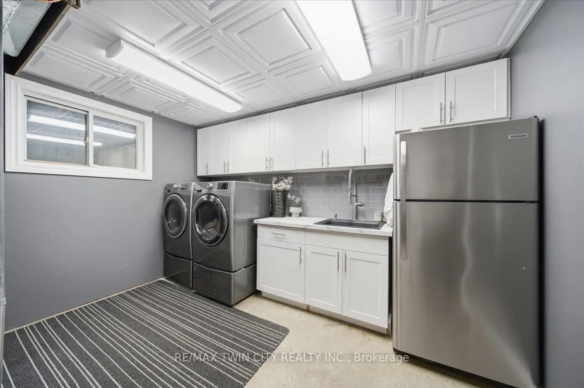 Photo 33 of 139 Branlyn Crescent, Brantford — HOMEH