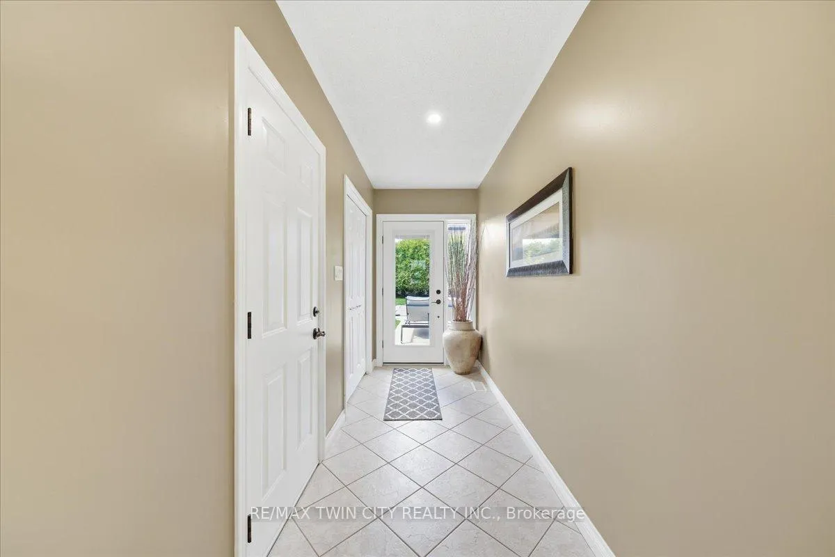 Photo 35 of 139 Branlyn Crescent, Brantford — HOMEH