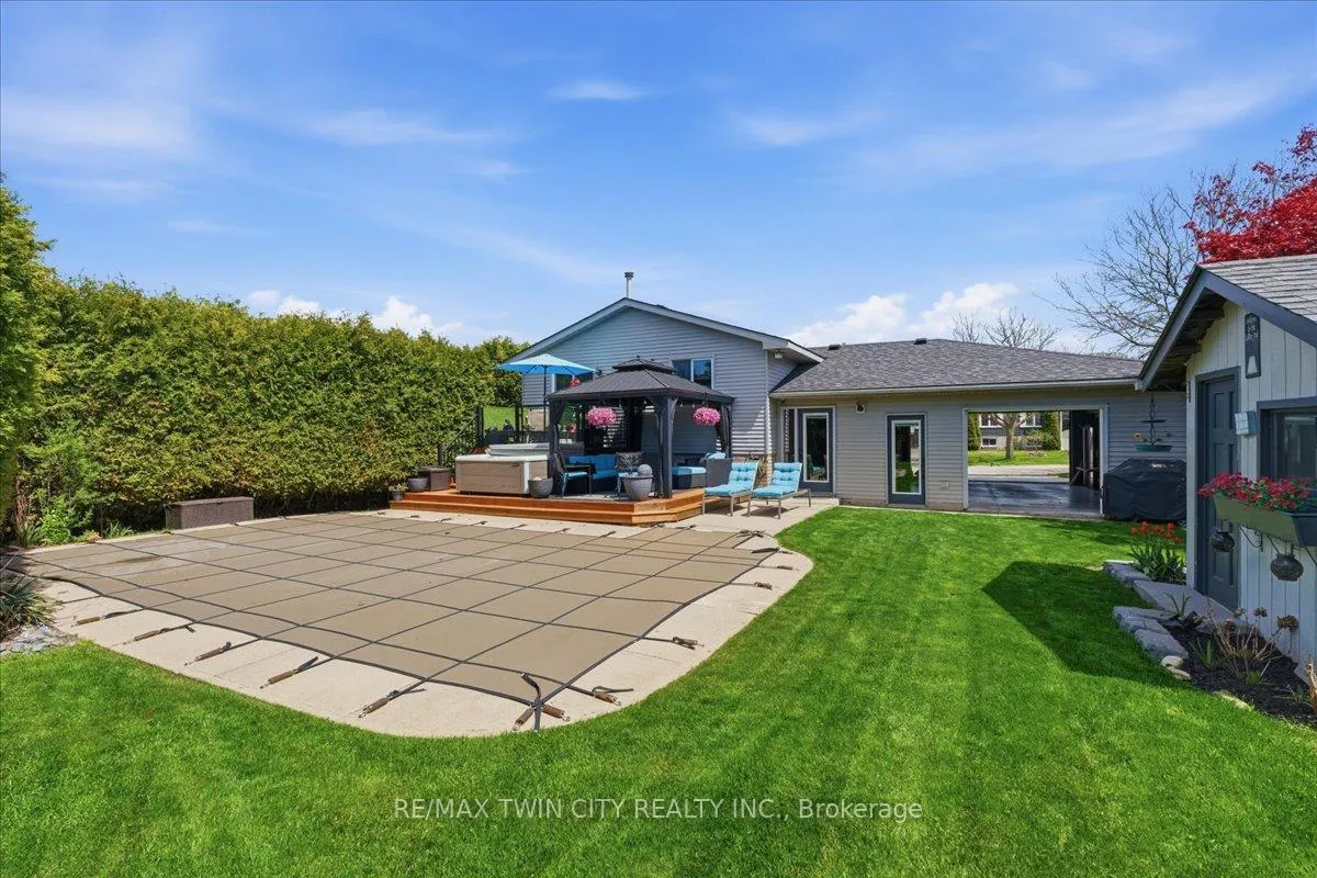 Photo 39 of 139 Branlyn Crescent, Brantford — HOMEH