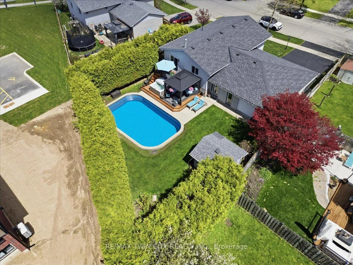 Photo 45 of 139 Branlyn Crescent, Brantford — HOMEH