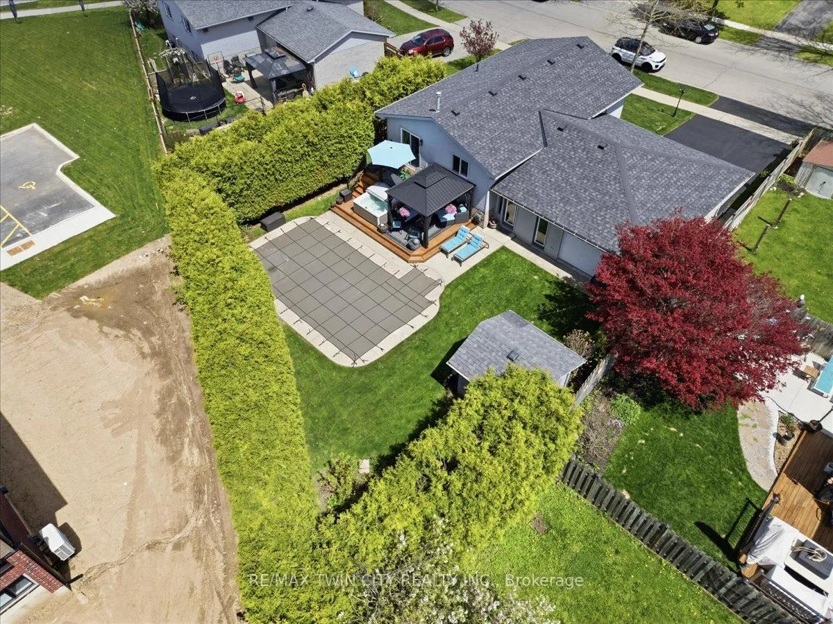 Photo 46 of 139 Branlyn Crescent, Brantford — HOMEH