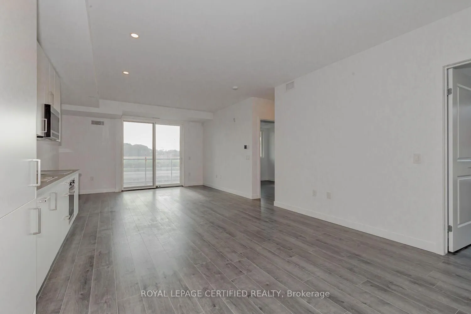 Photo 6 of Unit 109, 7549 Kalar Road, Niagara Falls, Brown — HOMEH