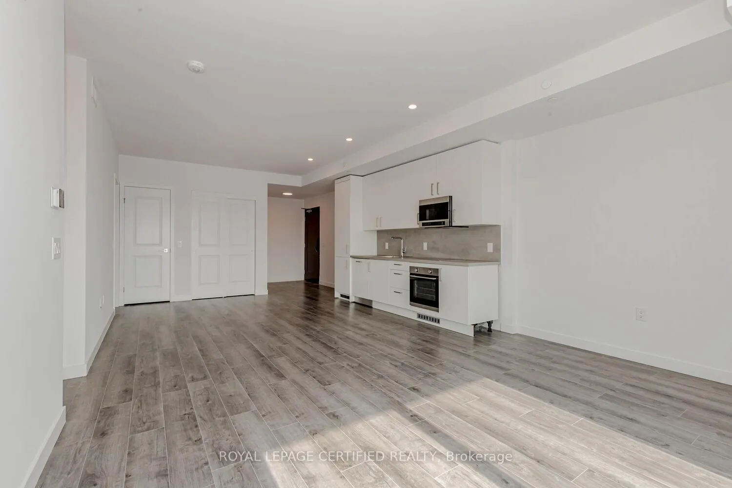 Photo 8 of Unit 109, 7549 Kalar Road, Niagara Falls, Brown — HOMEH