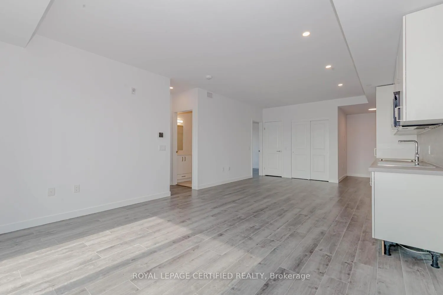 Photo 9 of Unit 109, 7549 Kalar Road, Niagara Falls, Brown — HOMEH