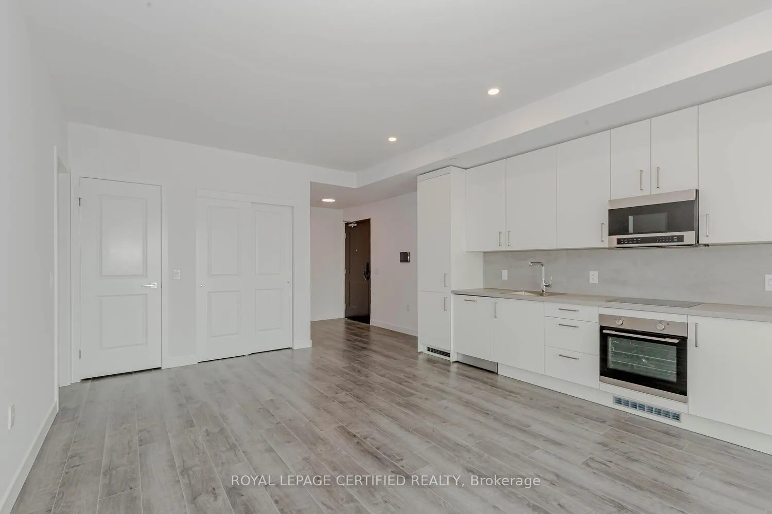 Photo 11 of Unit 109, 7549 Kalar Road, Niagara Falls, Brown — HOMEH