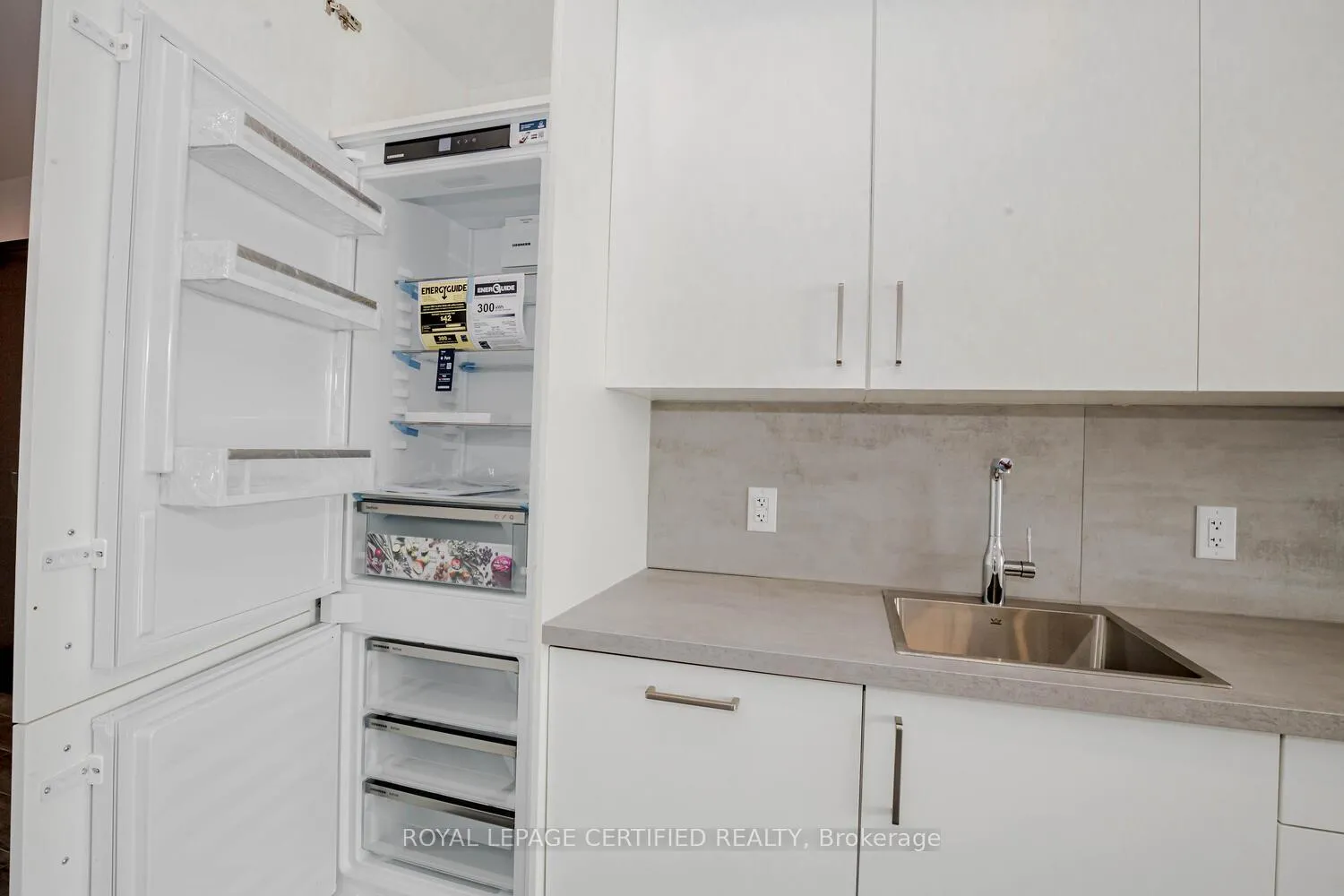 Photo 20 of Unit 109, 7549 Kalar Road, Niagara Falls, Brown — HOMEH