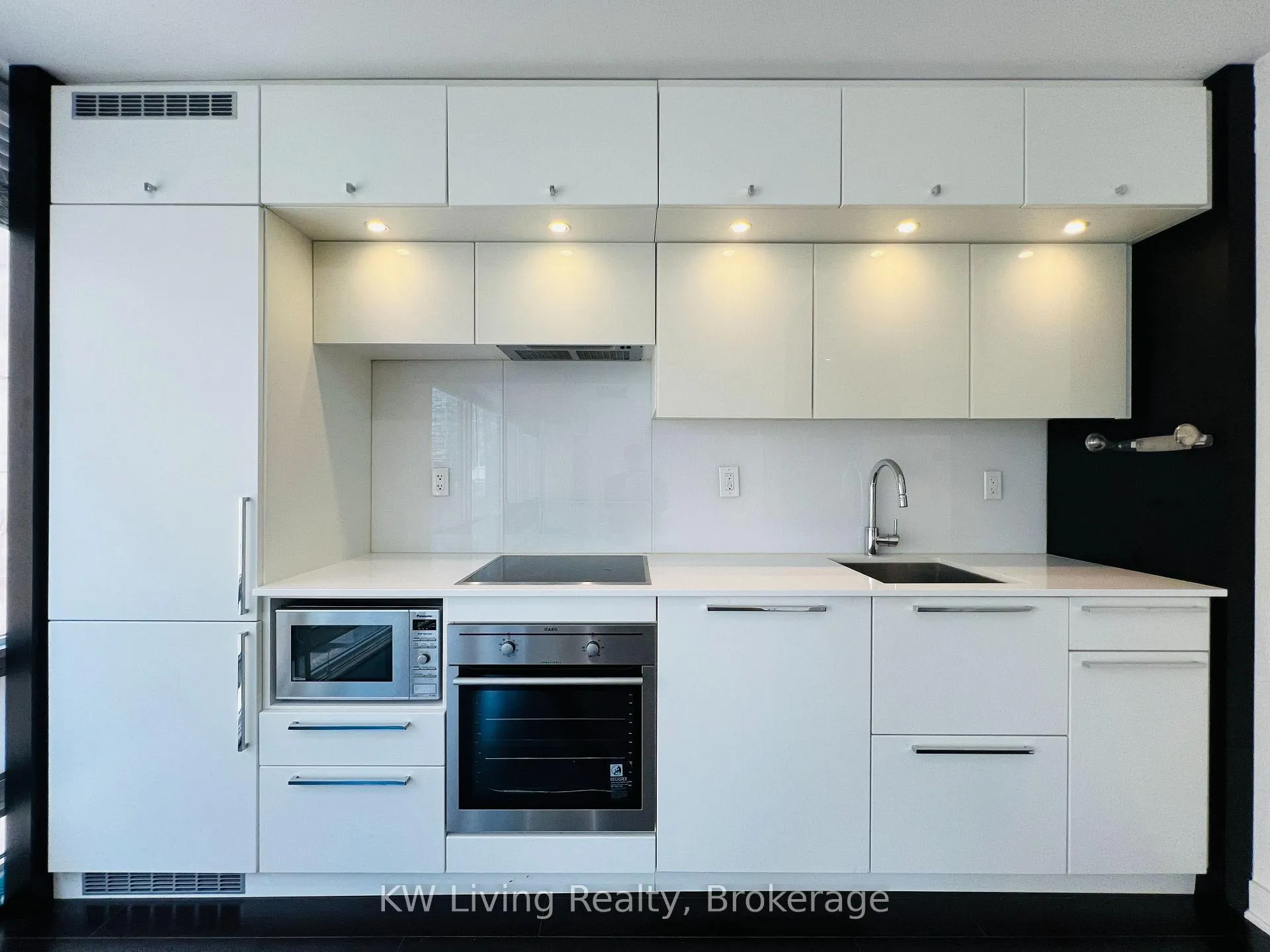Photo 2 of Unit 1104, 15 Grenville Street, Toronto, Bay Street Corridor — HOMEH