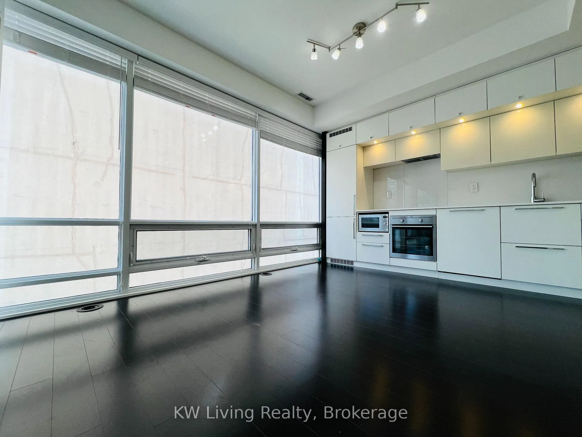 Photo 4 of Unit 1104, 15 Grenville Street, Toronto, Bay Street Corridor — HOMEH