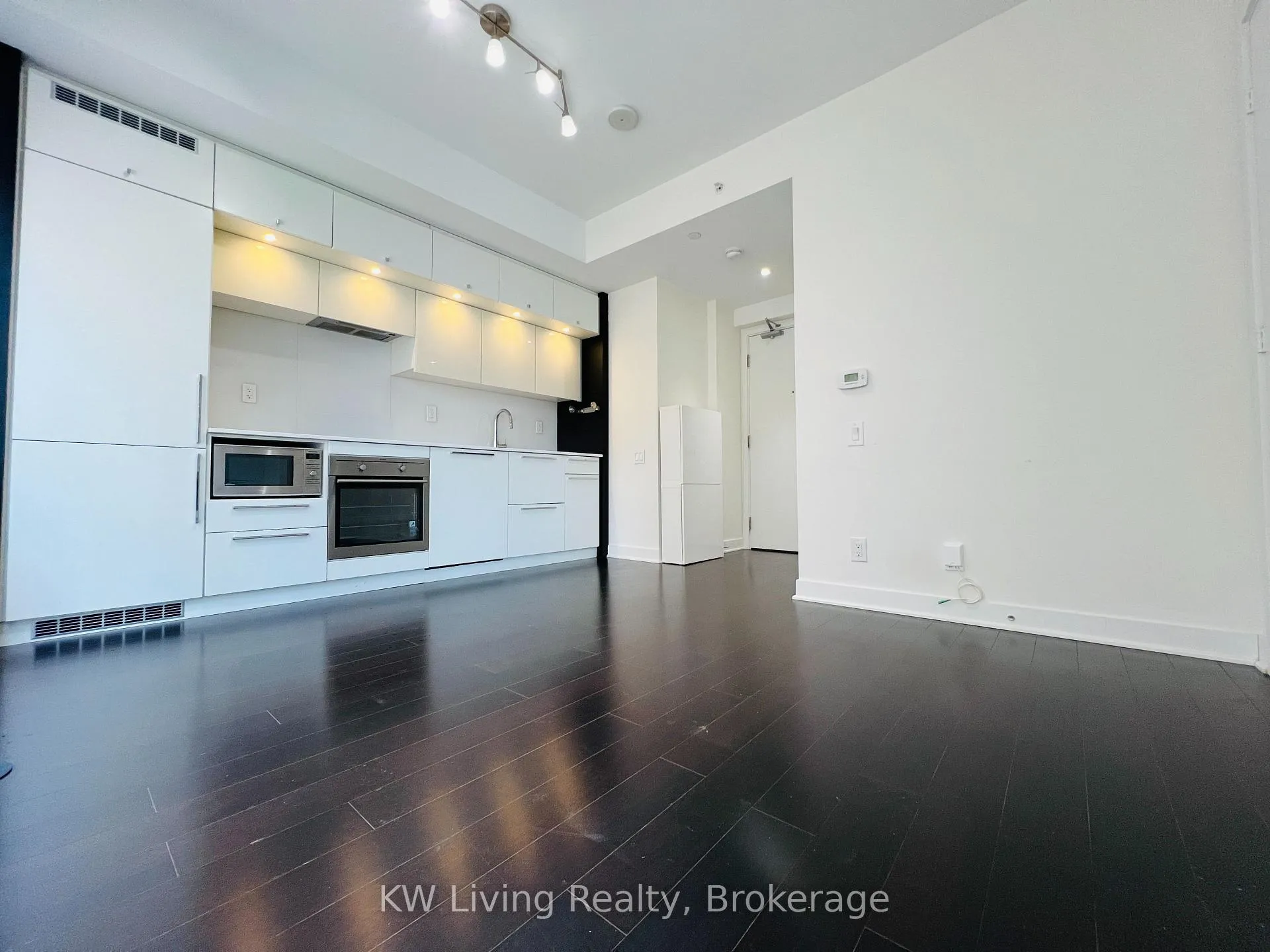 Photo 5 of Unit 1104, 15 Grenville Street, Toronto, Bay Street Corridor — HOMEH